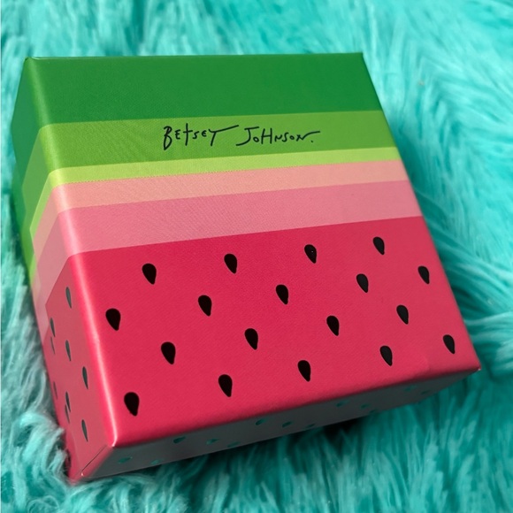 🍍 Betsey Johnson Pineapple Stud Earrings – NIB – Gold Tone & Enamel 🍍 - Picture 5 of 5